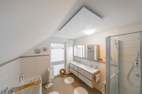 badezimmer32B9C98D-637C-924C-FB96-5FEF3D197CBF.jpg