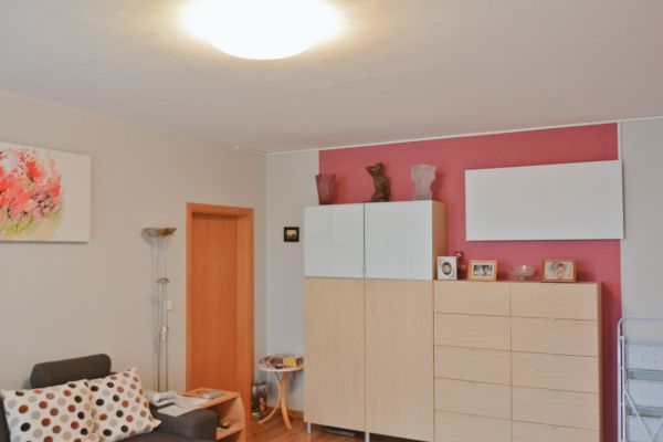 infrapanely-heatwell-930-a-510w-v-obyvacim-pokoji-v-provedeni-bily-panel-a-s-motivemE295C114-AD03-5880-A6B0-00F6601A3D55.jpg
