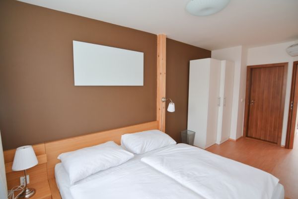 infrapanely-heatwell-reference-bytovy-dum-praha-chlumova-12BF748A6E-D211-354C-9150-EE953AD3332B.jpg