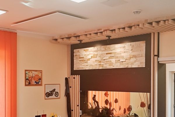 infrapanel-heatwell-kancelar-v-prizemi-stropni-panel-510w-2E0D8E8C6-7CFF-F162-7C7E-0D34192543CD.jpg