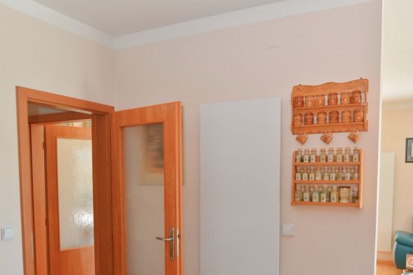 kuchyn-infrapanel-bily-bezramovy-910w-fl-bily-bezramovy7330451F-58B4-2CE9-5930-EE296FC2EC50.jpg