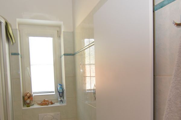 wc-koupelna-infrapanel-heatwell-330w-fl-bily-bezramovy45F12F98-C0BC-50C2-7EA6-8AE34B4908C0.jpg
